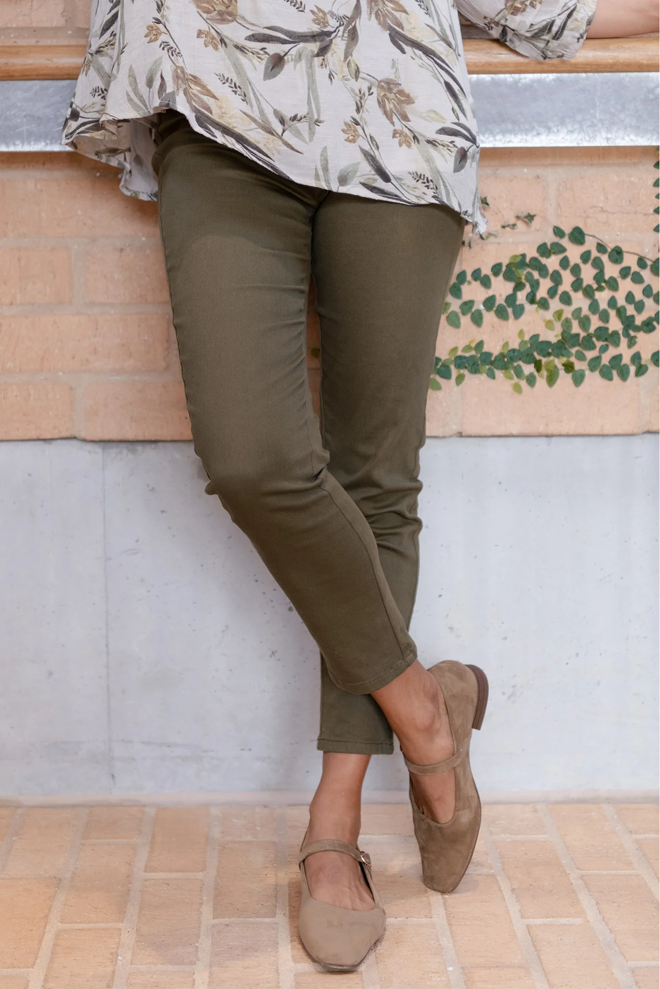 Callie Olive Cotton 7/8 Stretch Pants