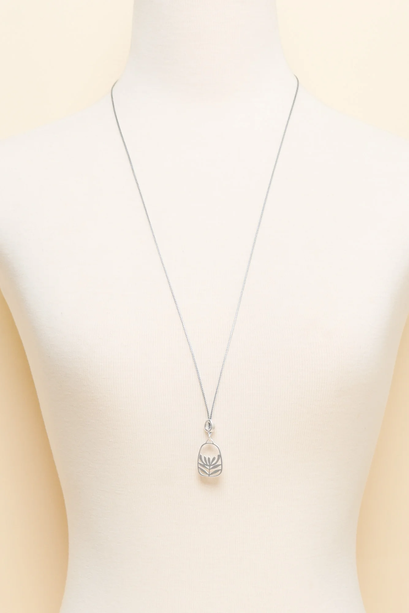 Diva Silver Flower Pendant Necklace - Image 2