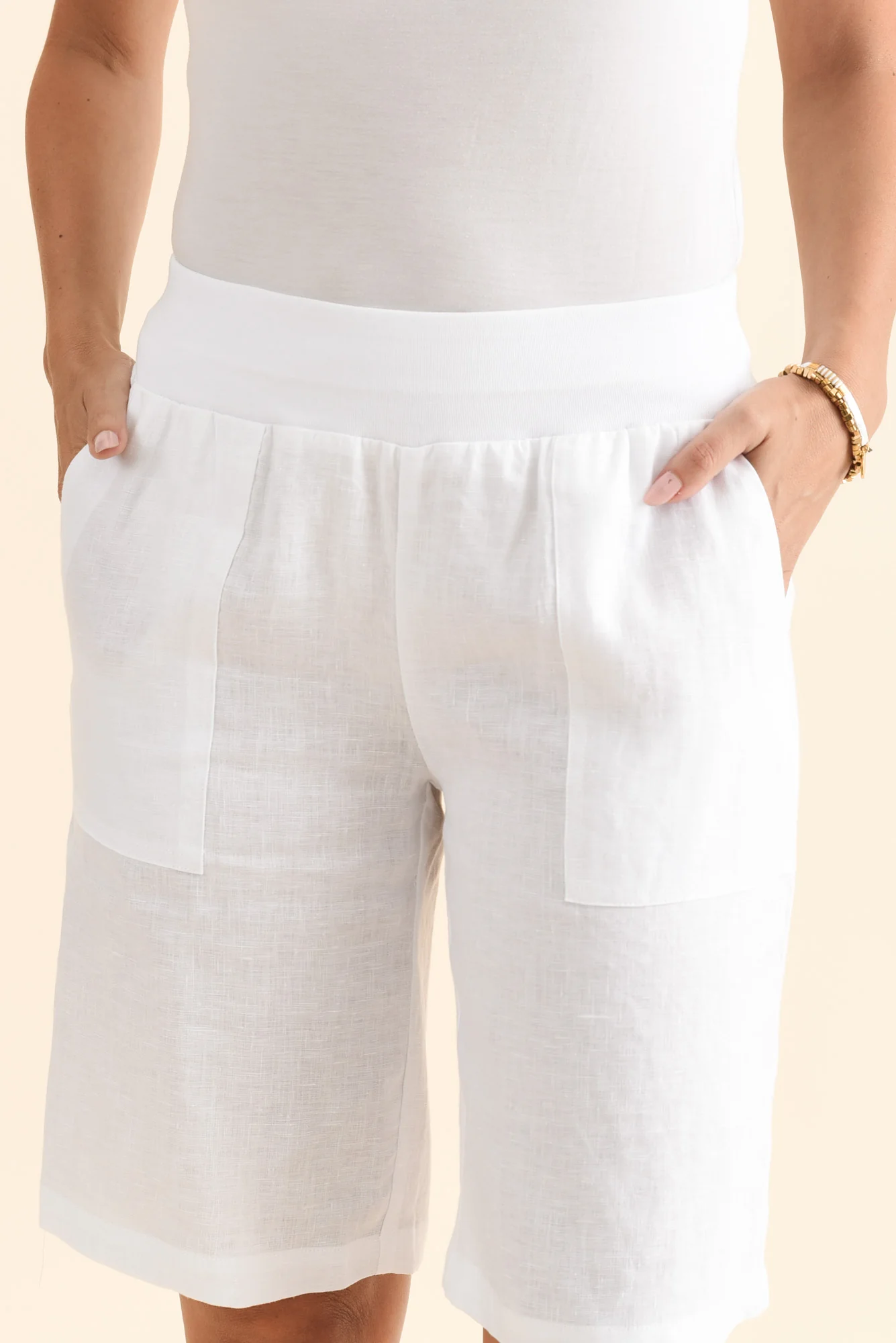 Elka White Linen Relaxed Shorts - Image 5