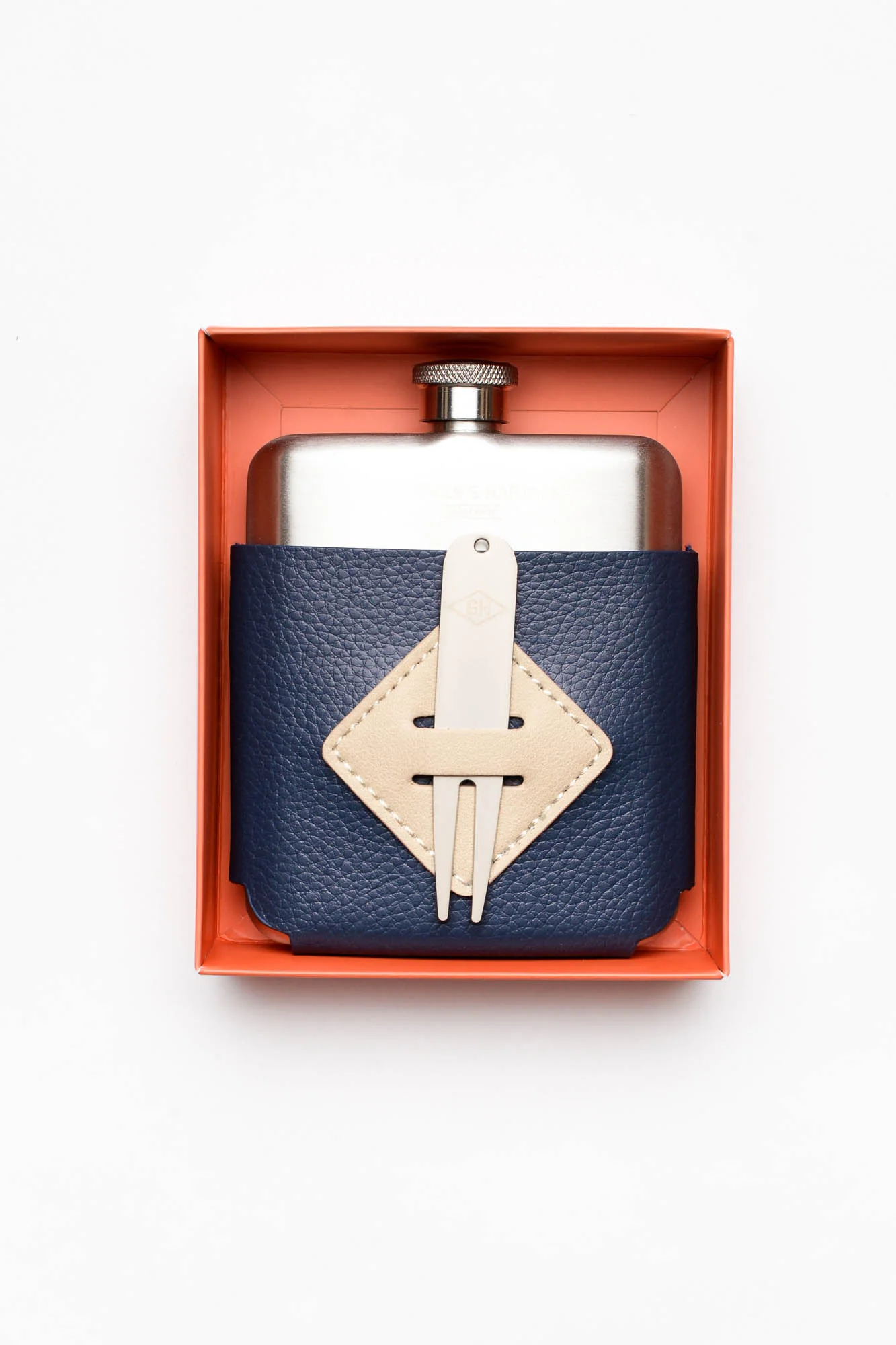 Golfer's Hip Flask & Divot Tool Set - Image 2