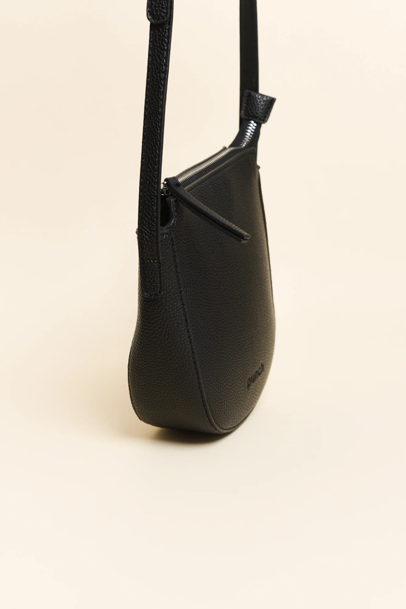 Halle Black Crossbody Bag - Image 2