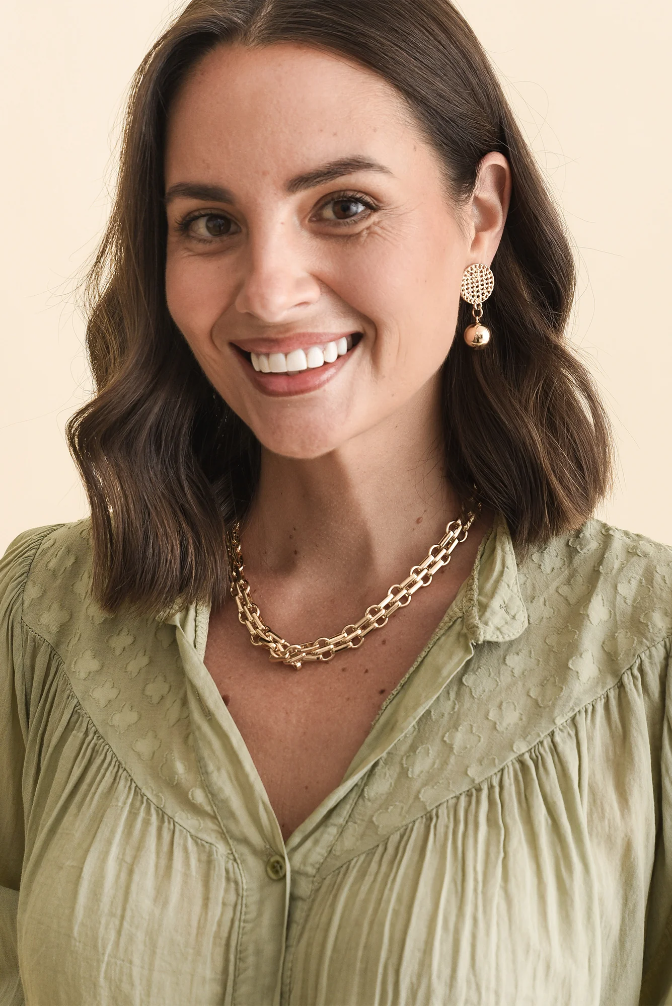 Hanly Gold Linked Chain Necklace - Image 2