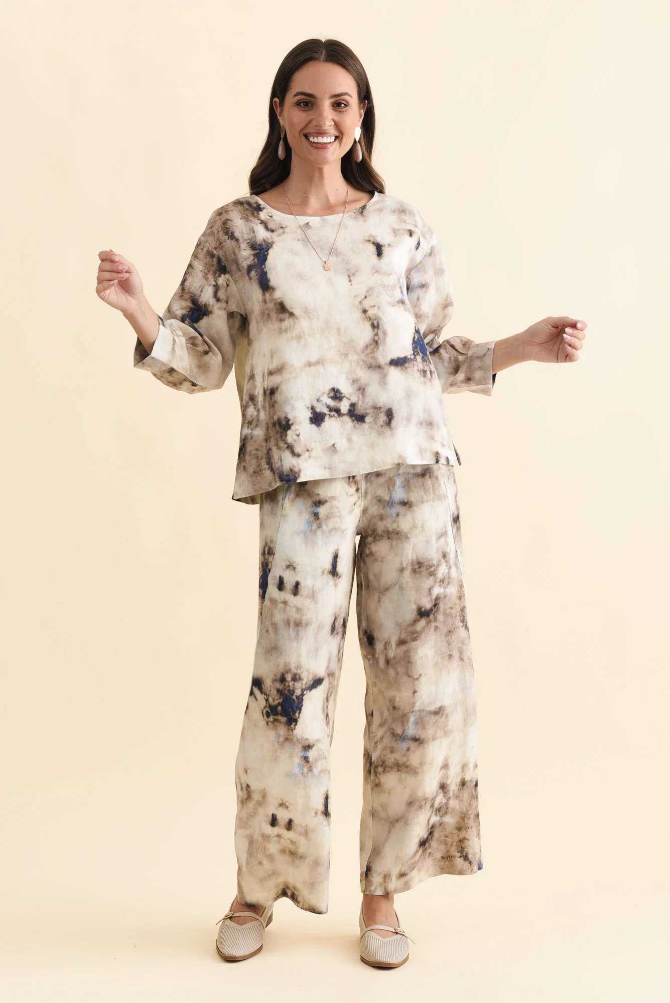 Saloma Taupe Abstract Linen Scoop Neck Top - Image 6