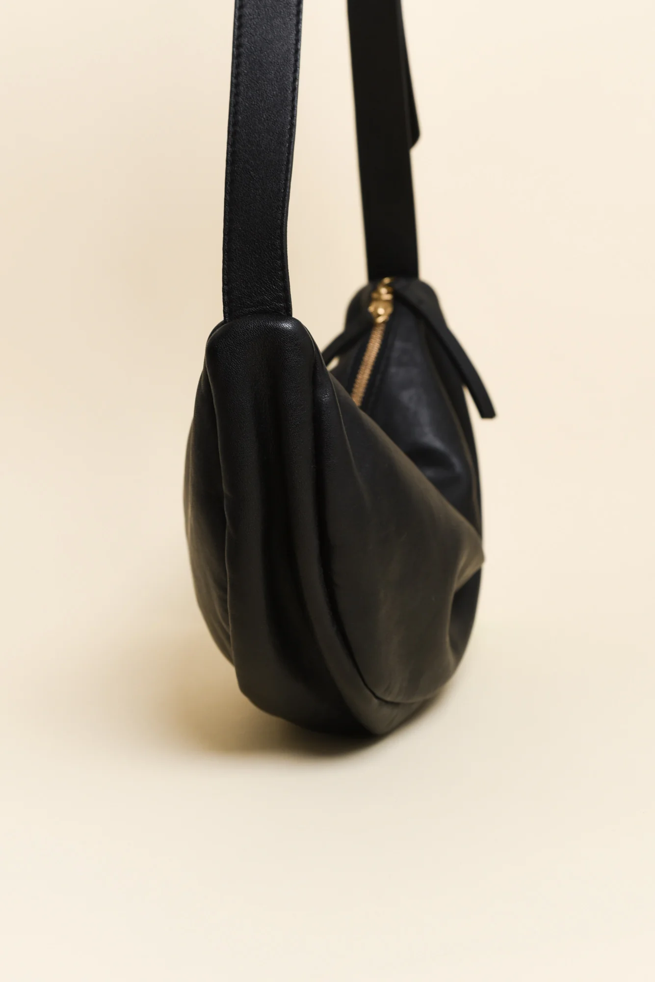 Shasta Black Leather Sling Bag - Image 2
