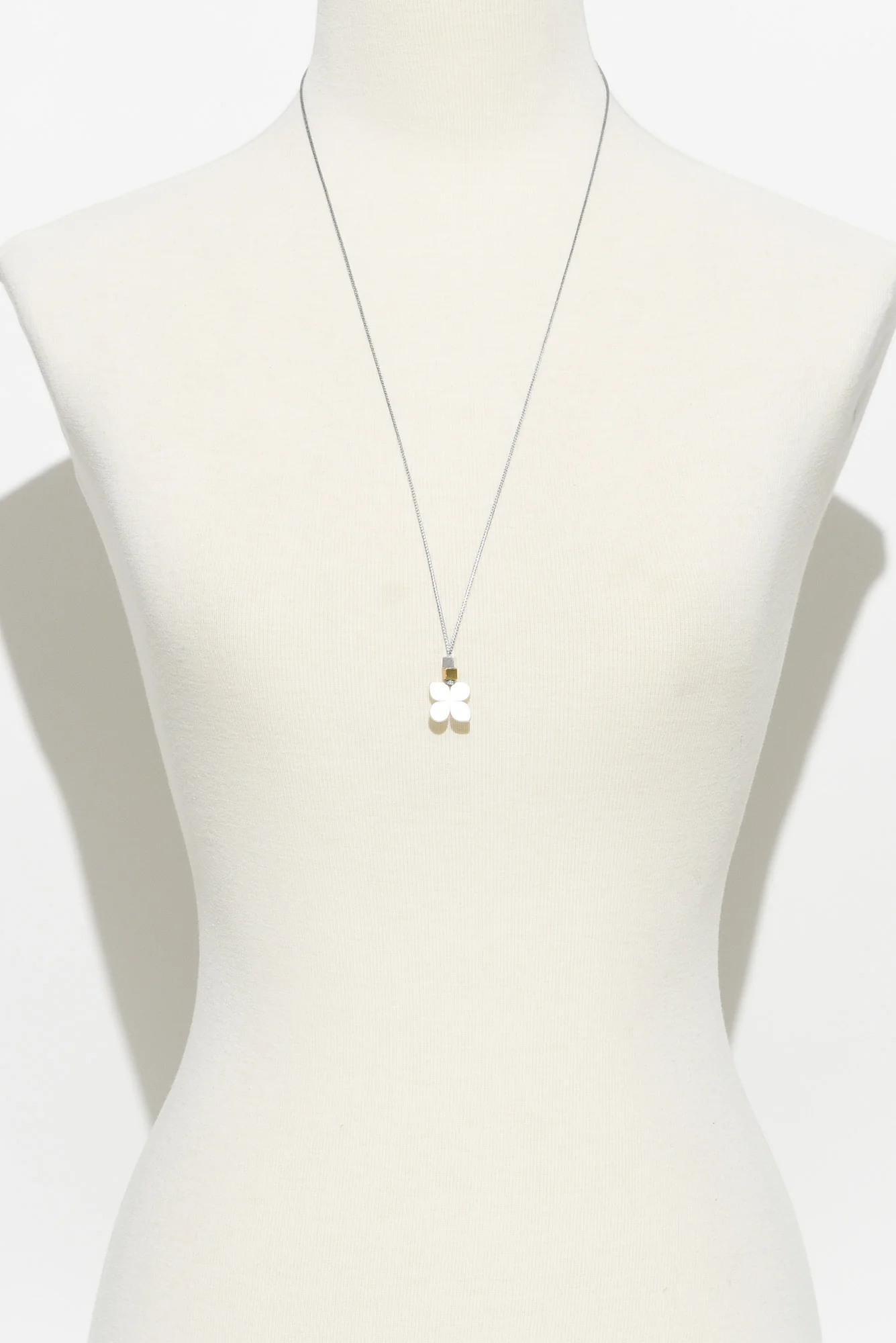 Solana Silver Clover Pendant Necklace - Image 2