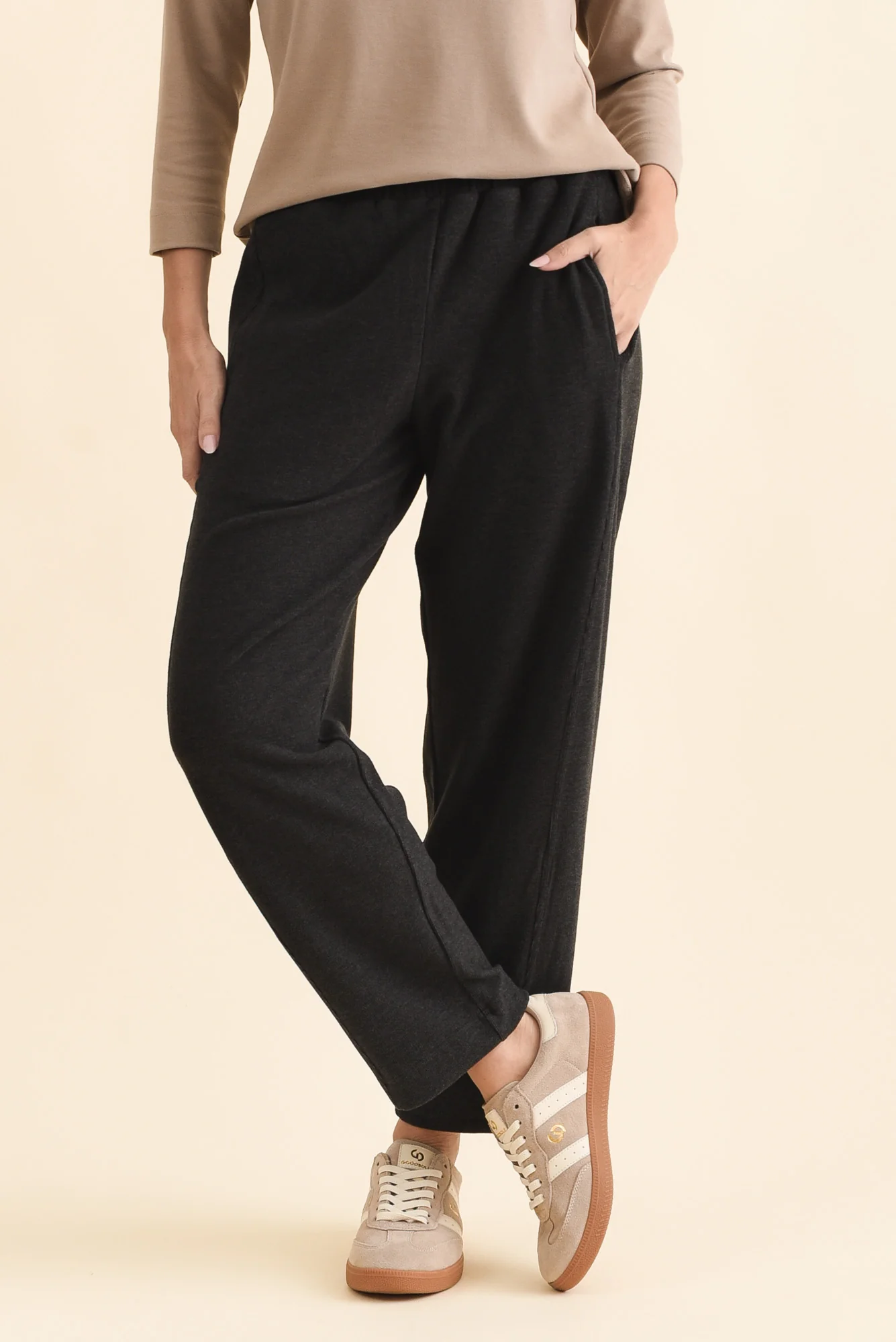 Souffle-Touch Charcoal Barrel Sweatpants - Image 2