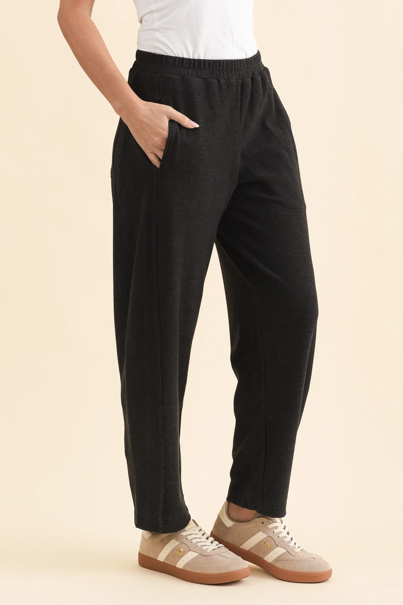 Souffle-Touch Charcoal Barrel Sweatpants - Image 4