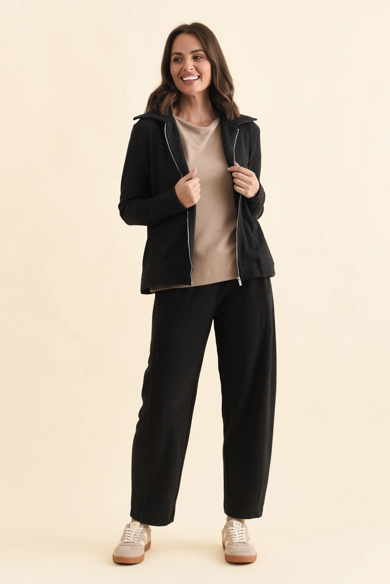 Souffle-Touch Charcoal Barrel Sweatpants - Image 7