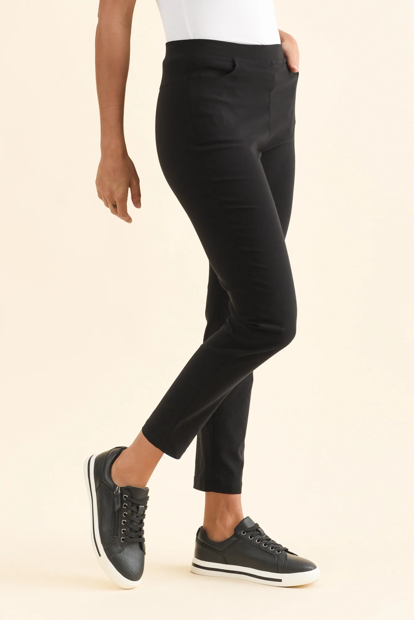 Zara Black Stretch 7/8 Pants - Image 3