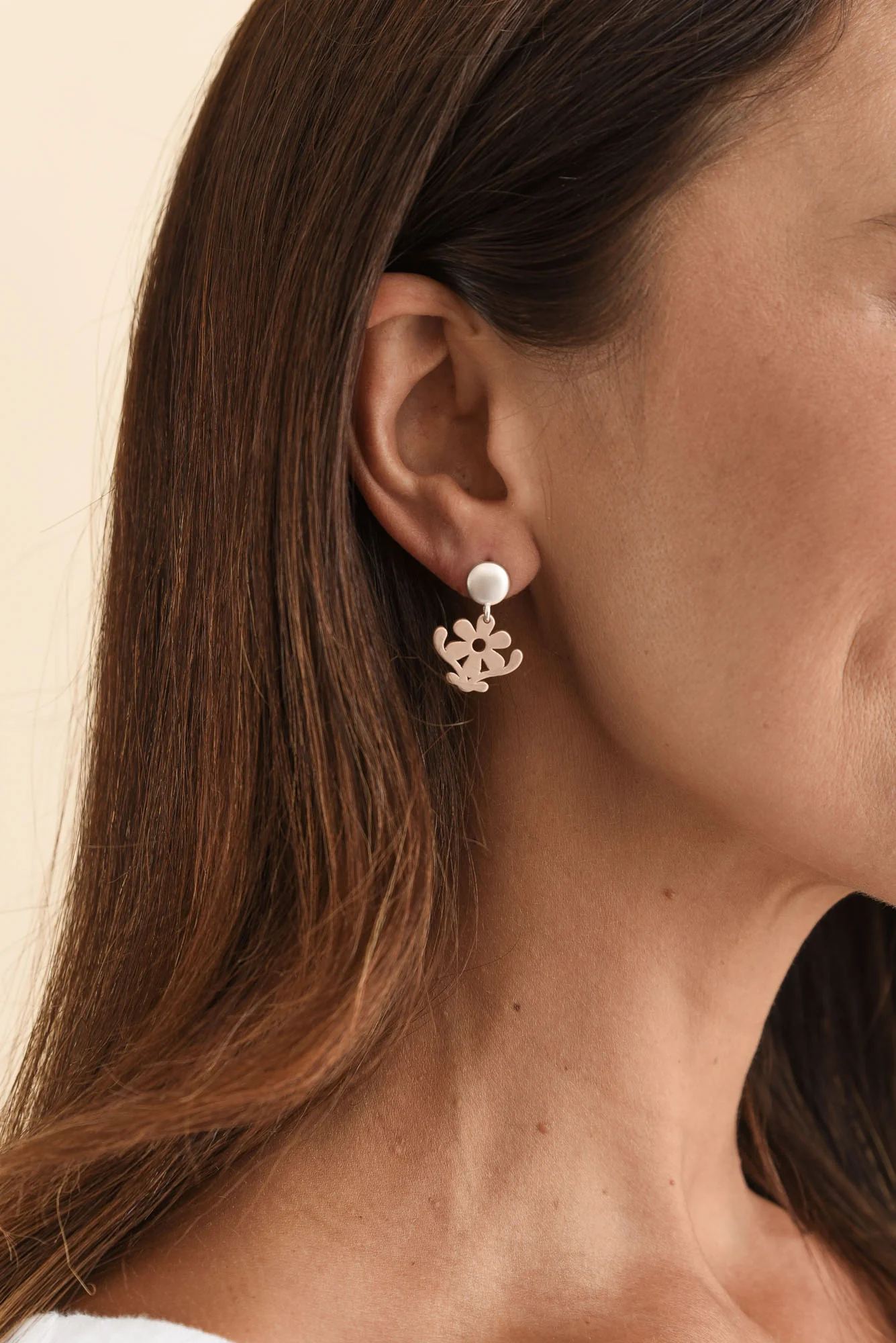 Zeta Rose Gold Daisy Stud Earrings - Image 2